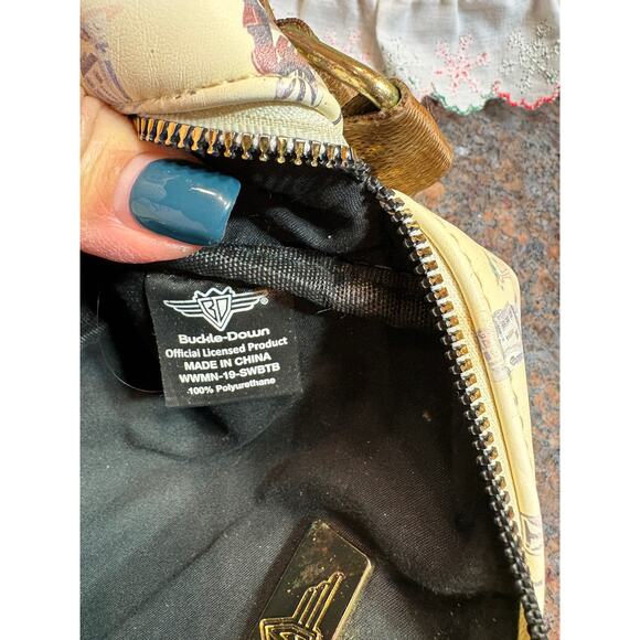 Star Wars Mandalorian Cream Crossbody with Brown Adjustable Strap 8x6 - Picture 7 of 11